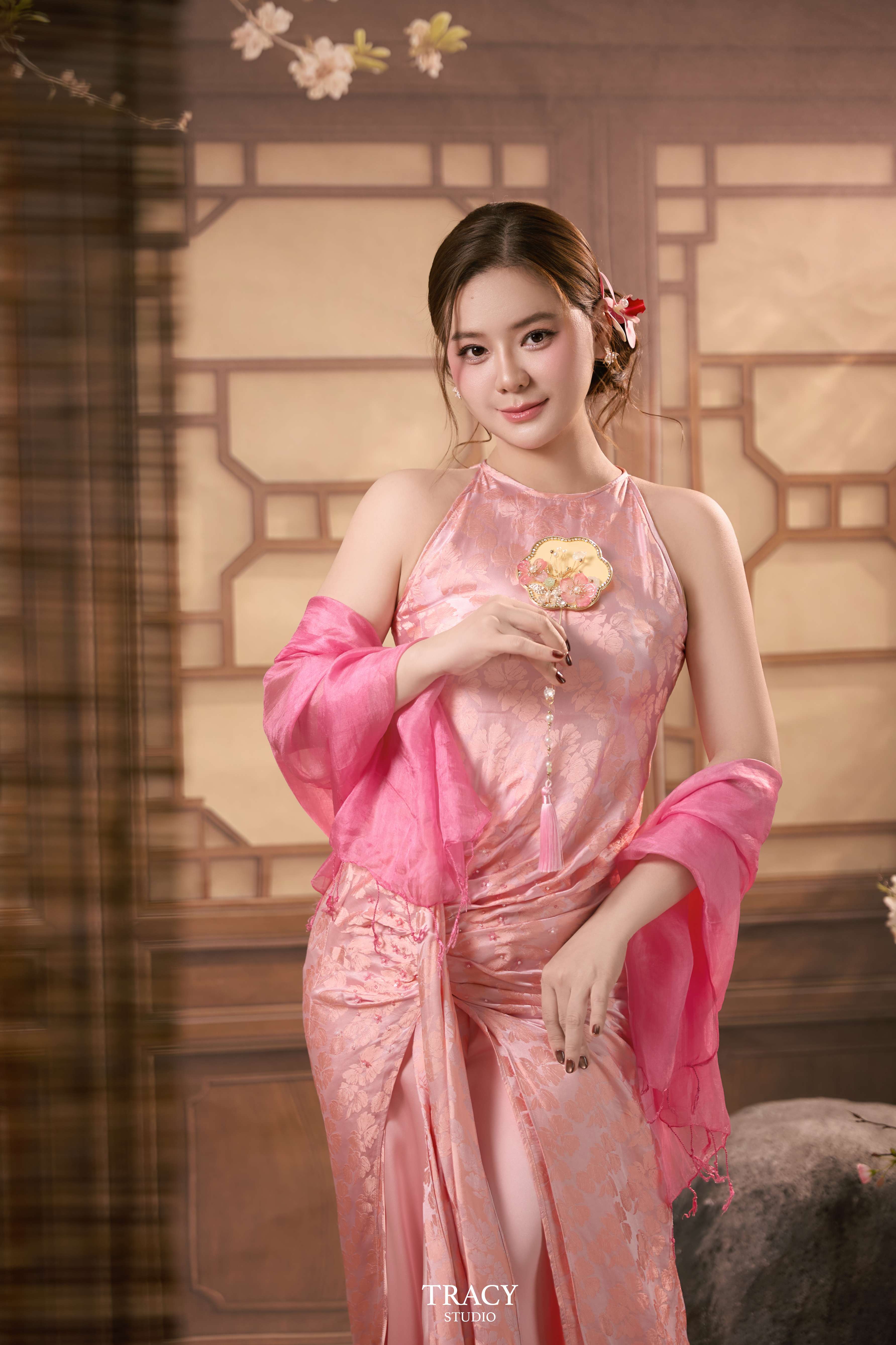 frontend/img/gallery/anh-tet-yem-ao-dai/tracy-studio-chup-dien-vien-le-linh-huong (3).jpg